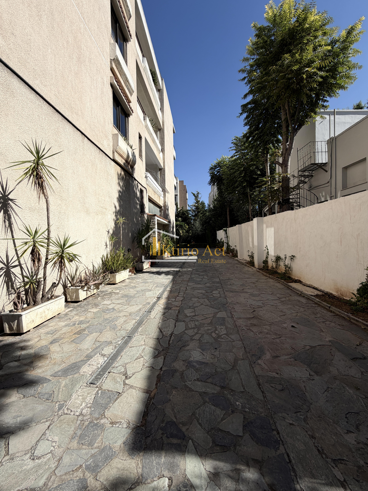 property-img